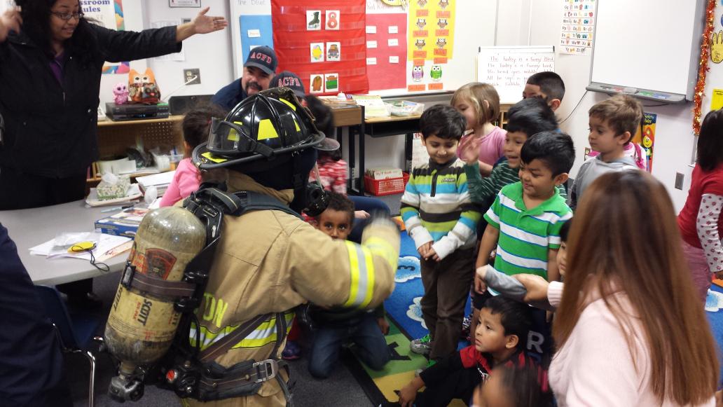APSHenryPAL's tweet photo. Our Arlington firefighters teach Henry's preschoolers about fire safety. @APSVirginia @APS_EarlyChild @Arlingtonfire http://t.co/96oKhhcu2s