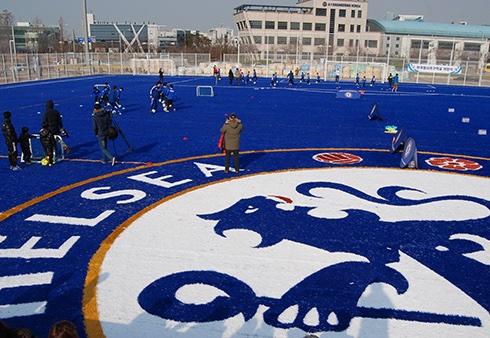 JakeFCohen's tweet photo. Innovative way to grow club brand: Chelsea set up 10 schools in 8 countries in Asia, all w distinctive blue pitches http://t.co/Tz6kCCZNdE