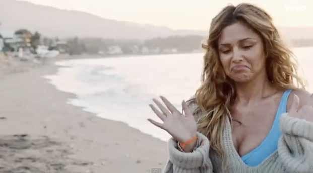 TheTeenCodee's tweet image. when u annoyed at bae and they try hug you