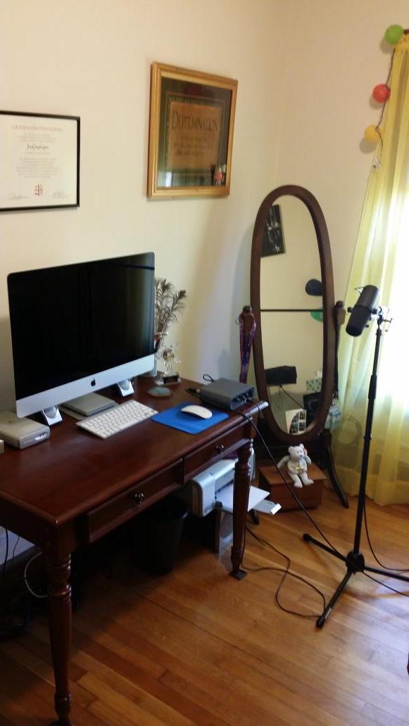 FrankieCepero's tweet photo. Studio is set up. #imac #shure #SM7B #mboxmini #protools #mic #singer #music #recording 🎶🎤🎶 http://t.co/DL7iVGbXPR