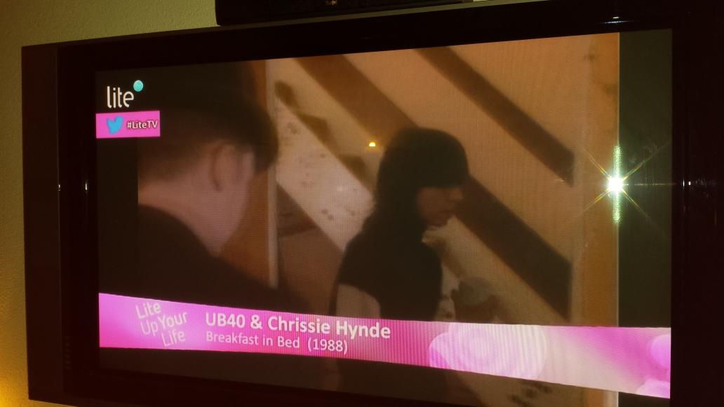 DelightfulDutch's tweet photo. #UB40 &amp; Chrissie Hynde 1988! Breakfast in bed #bestever #delightfuldutch #litetv #enjoy http://t.co/KbKakRR3YC