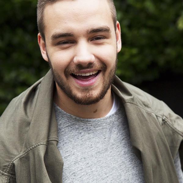 CarrotOf_Niall's tweet photo. Só vejo testa ♥ http://t.co/KiUzon4wxl
