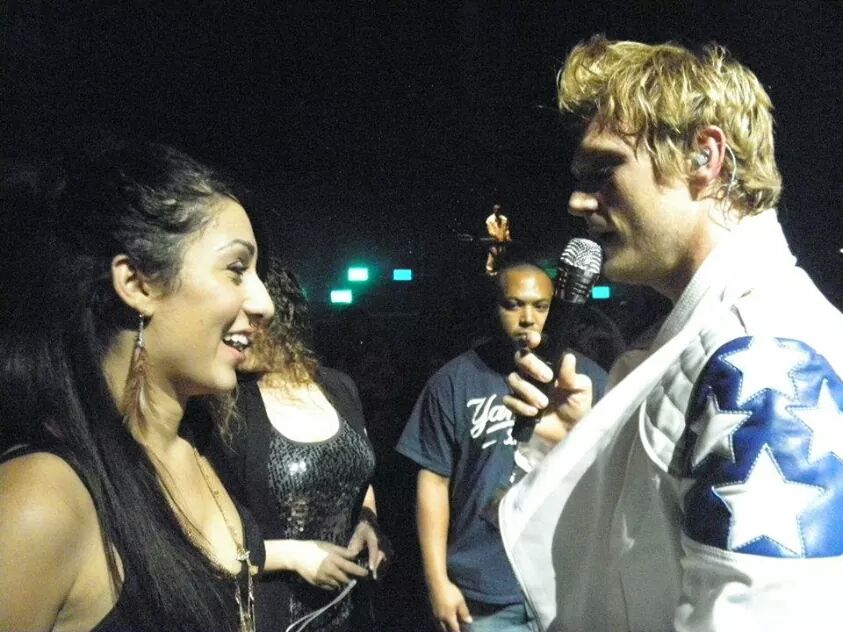 melissa8313's tweet image. Anyone know this girl?  Pass this long to her if you do! @nickcarter #imtakingoff 2011 #toronto tag @heygoformike