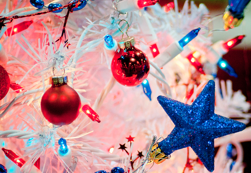 literally_nat's tweet image. who let steve put up the christmas tree