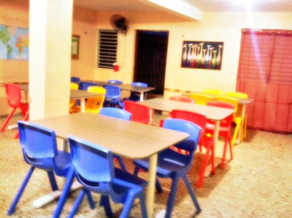 VisionTrustRD's tweet photo. ROI haciendo Cambio radical de una de las aulas del colegio Tía Tatiana? Pequeños detalles marcan una gran diferencia http://t.co/hz5gqLlNPu