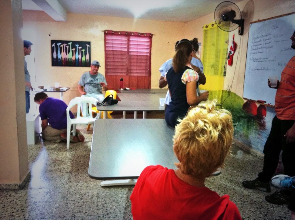VisionTrustRD's tweet photo. ROI haciendo Cambio radical de una de las aulas del colegio Tía Tatiana? Pequeños detalles marcan una gran diferencia http://t.co/hz5gqLlNPu