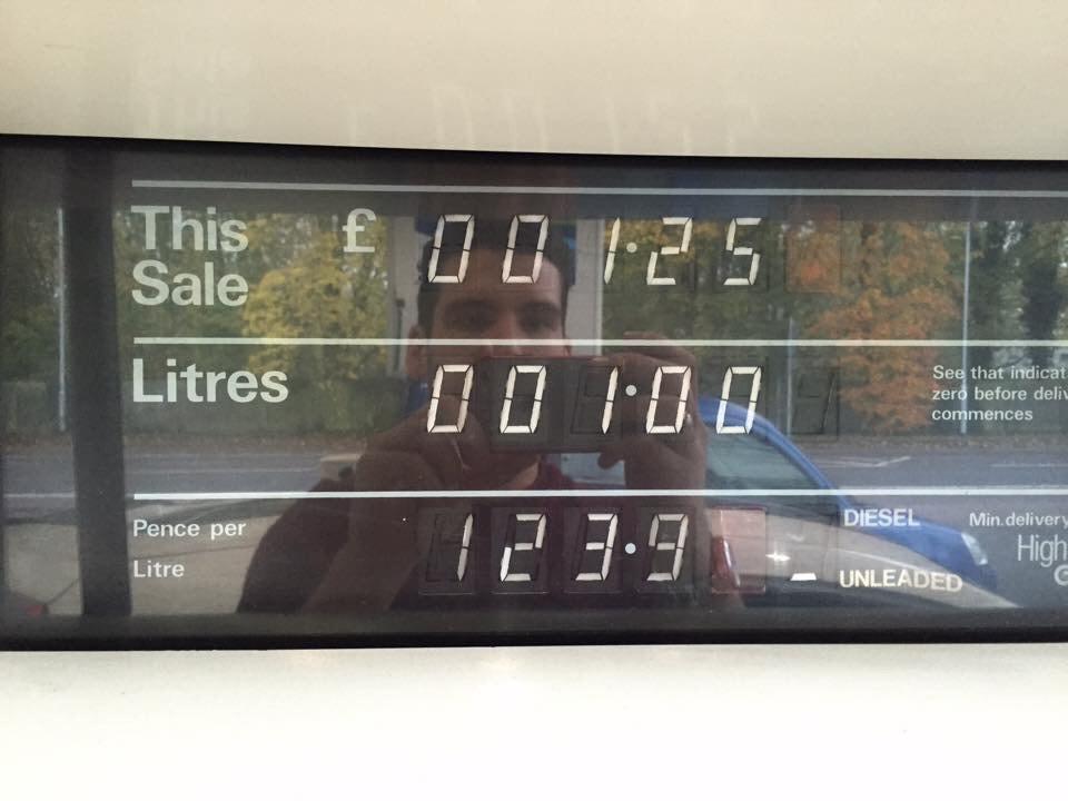 GardaCork's tweet photo. 1 litre costs £1.25 when it says £1.239, are there any petrol stations doing this in Cork http://t.co/I9C6Jr8yX9