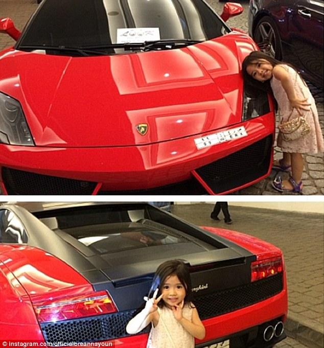 DailyMail's tweet photo. Five-year-old girl with more than a million Instagram followers lives a jet-set lifestyle http://t.co/sSM8ieNyXn http://t.co/z82xOhIfU2