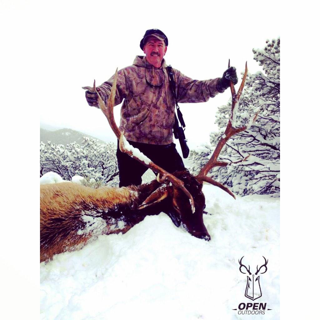 OpenOutdoors_'s tweet photo. A detour to New Mexico for our friend John Hurst ends with a nice bull elk. #trophytuesday #elk #hunting http://t.co/MXwFfnUSJu