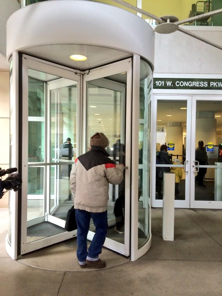 UndocuIL's tweet photo. Entering ICE offices in Chicago to submit Rosi and Martin's application for deferred action #not1more #AdminRelief http://t.co/xpMYE6msRZ