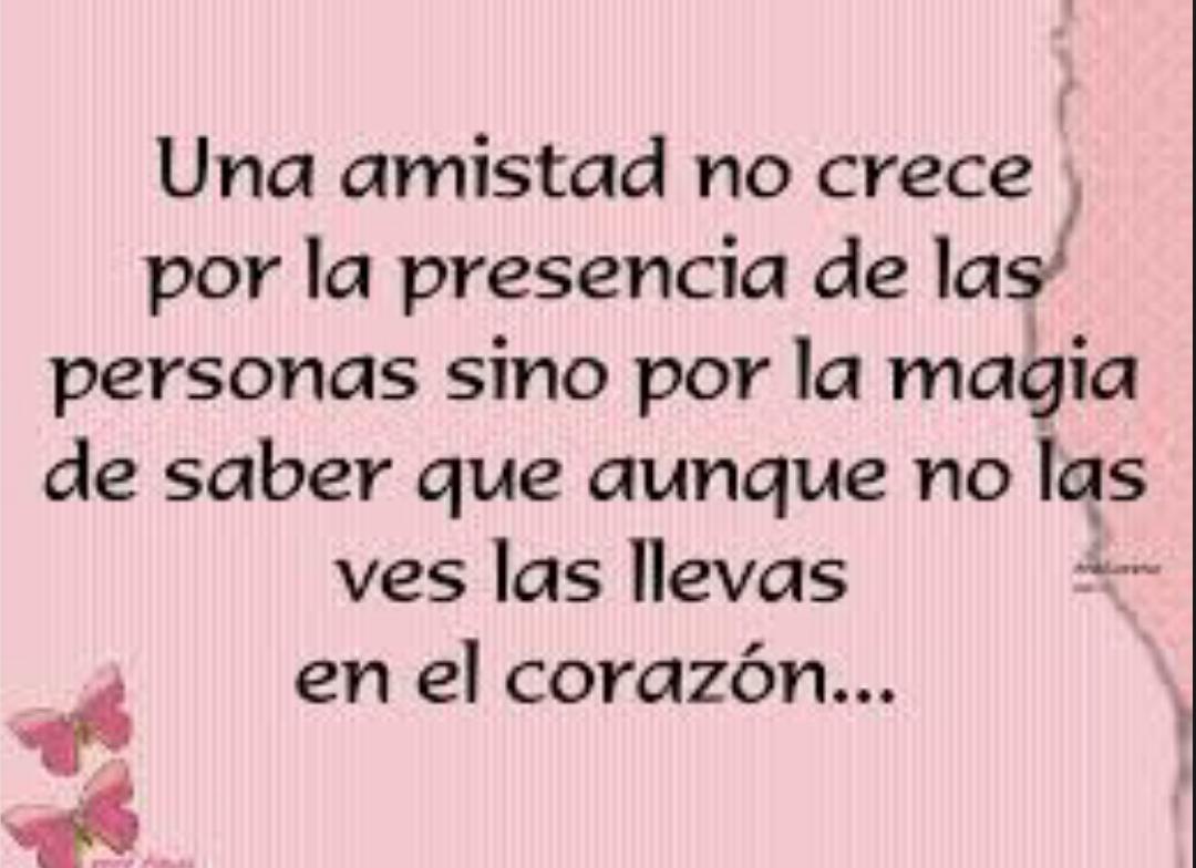 zgb9071's tweet photo. Felicitar a una de las personas que más quiero @Laurymur 🎁🎊🎉🎁🎊👑🎂👑👏. Disfruta mucho hoy eres la reina. 😙😙 http://t.co/1NCRzof22b