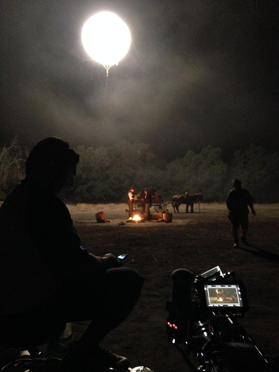 7x07 "ONCE UOPN A TIME IN THE WEST" post-ep bts pics & tweets B2vxMXDCEAA35JJ