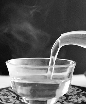 AttractChina's tweet image. #ChinaTips: #Chinese always drink warm or hot water because it’s believed to be good for the digestive #health.