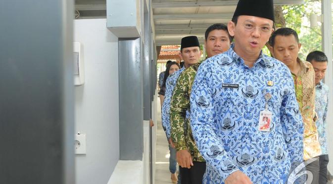 Bodo amat, gue ngantuk.. mau tidur@liputan6dotcom: Ahok Dilantik Jokowi Jadi Gubernur DKI Hari bit.ly/1HhB6Sc
