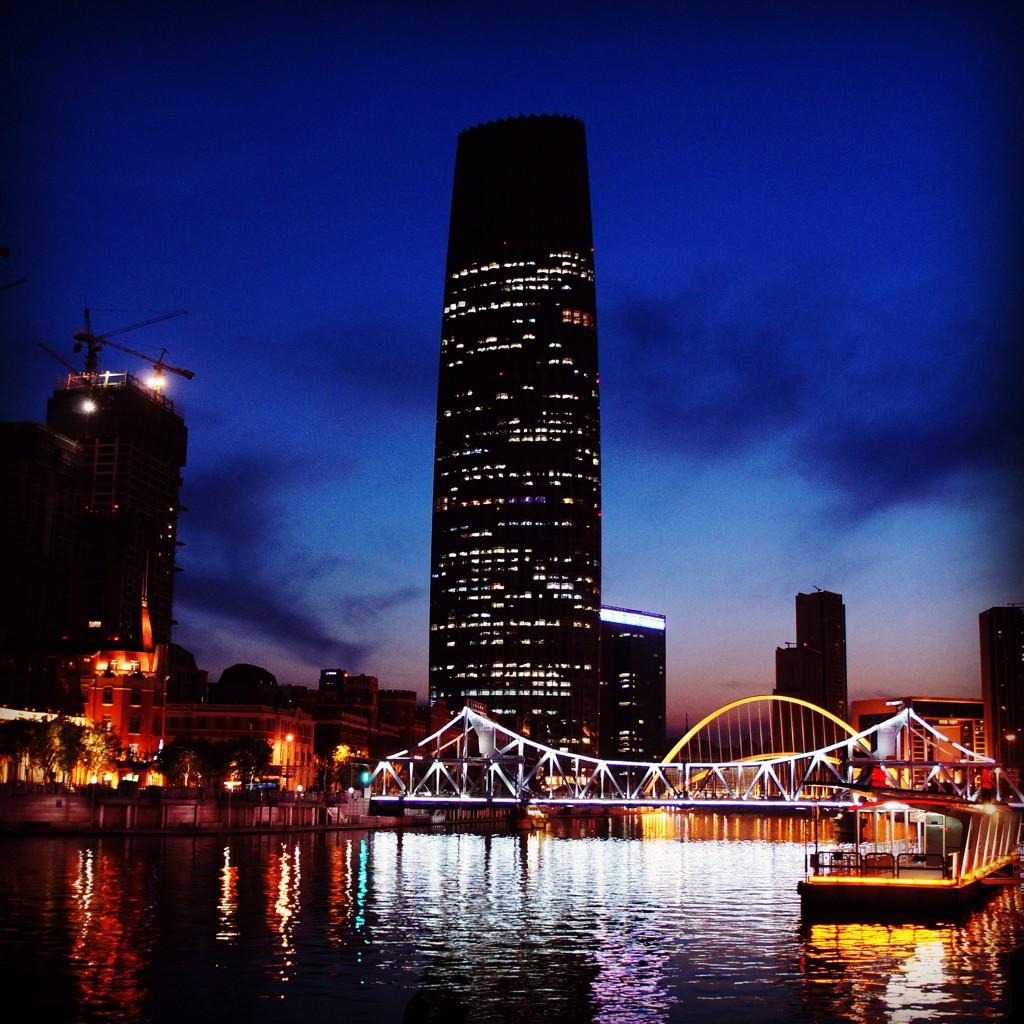 purplesun1234's tweet photo. Pretend to be in #HongKong http://t.co/TmlLDSMnD6