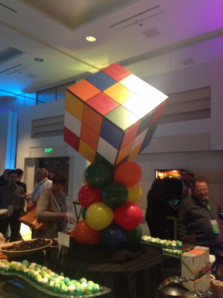 #hedera is at #susecon 80's party! Come to our booth 208 for a quick demo! <a href="/SUSE/">SUSE</a> is rocking it! @SUSELinux_fr