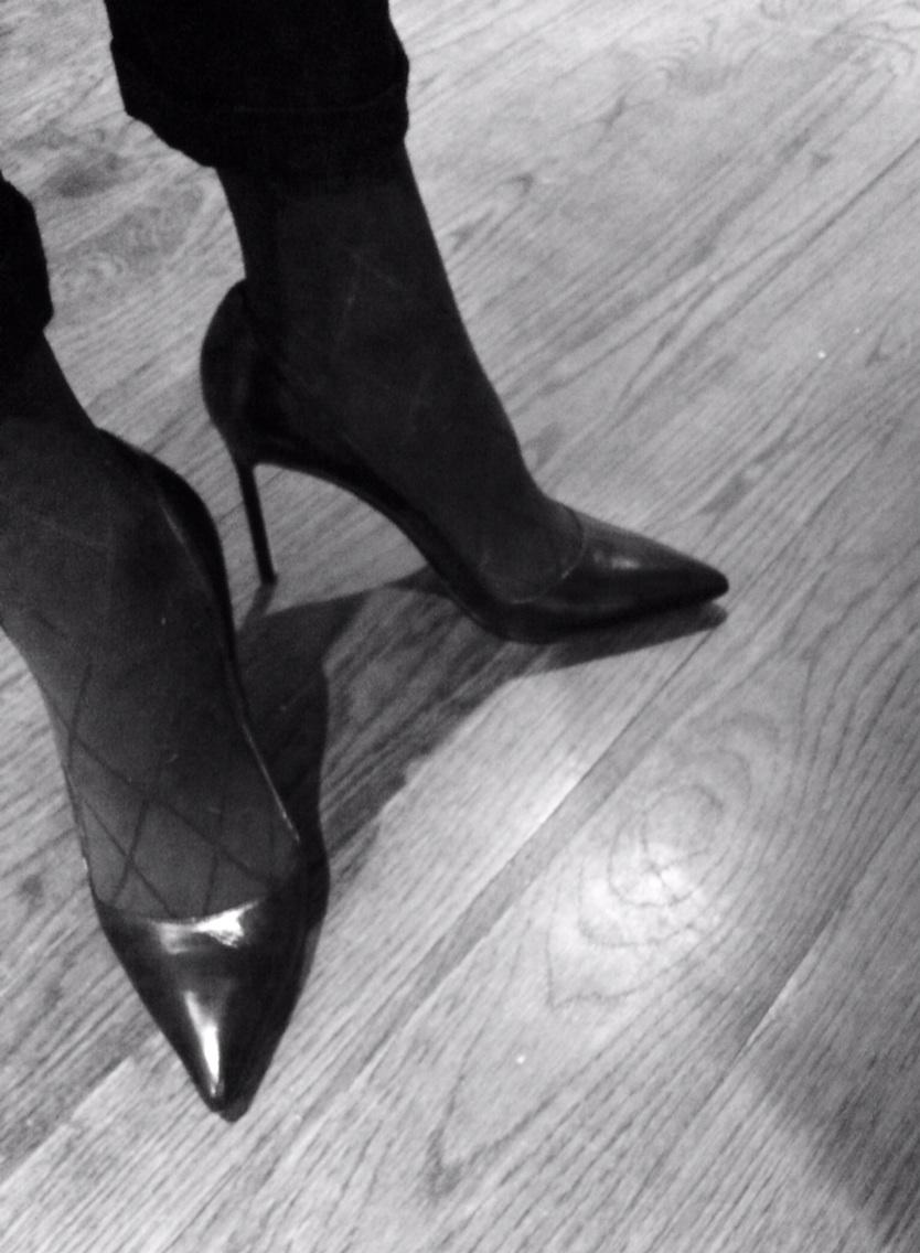 DameSparkula's tweet photo. Probably going to regret this. #highheelhell #VainPain http://t.co/IYdOpuVb4B
