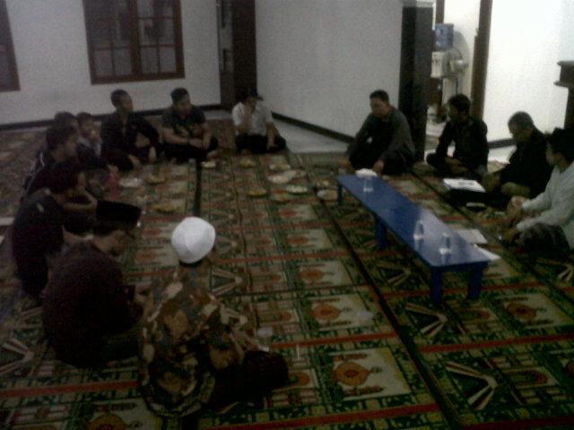 Kumpul pertama pemuda RT 03 RW03 Gegerkalong tengah dalam rangka pemberdayaan pemuda <a href="/ridwankamil/">Ridwan Kamil</a>