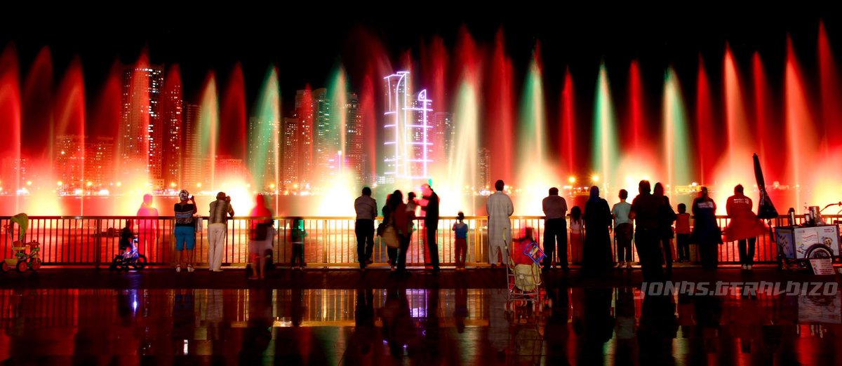 jonas0427's tweet photo. #UAE #colorsofUAE @sharjahtourism @AlMajazWF @shjculture @shjmun
a snapshot of colorful dancing fountain http://t.co/41VnIvEJ8k