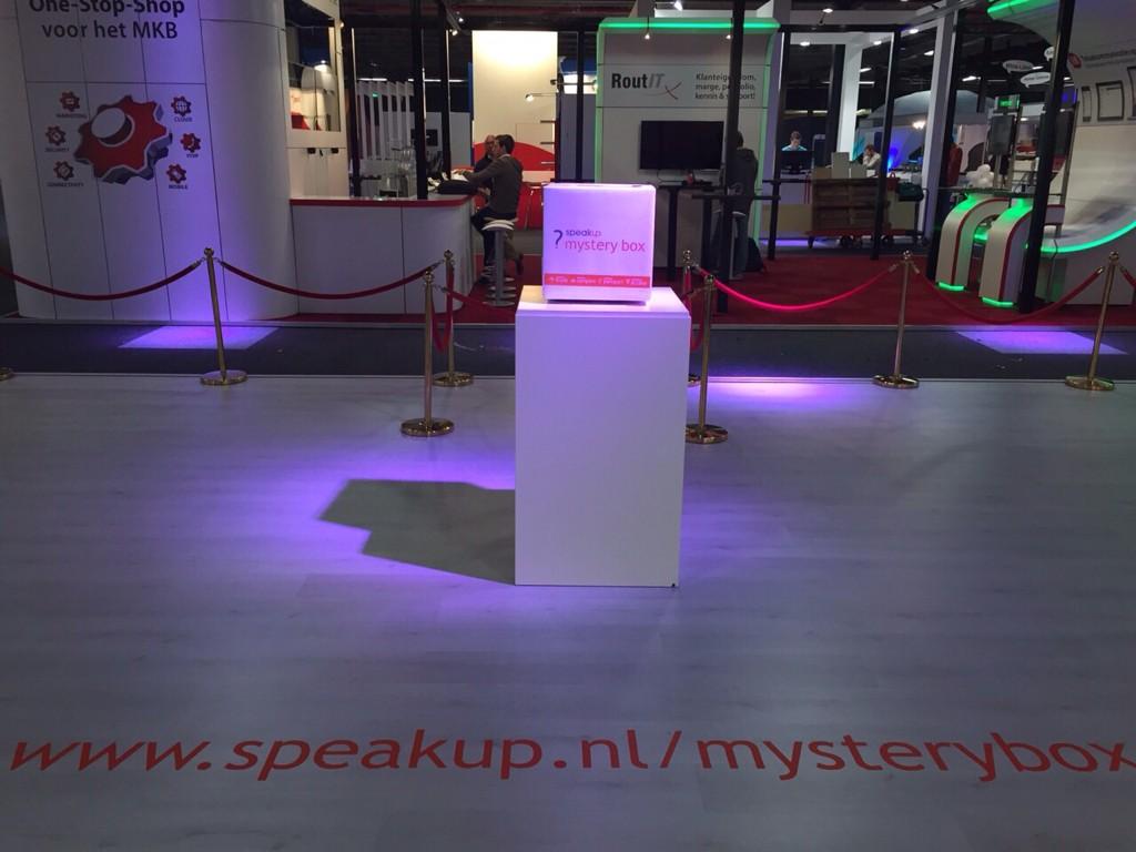 florianoverkamp's tweet photo. SpeakUp weer tegendraads op #telecomtime. Aanloop naar 2015 met onze #mysterybox @speakupnl http://t.co/ZQbMvPCp7d