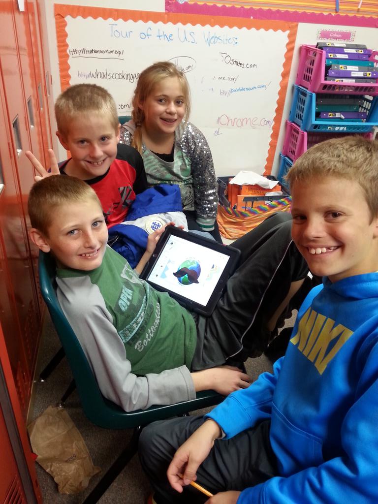 MrsHodge_2nd's tweet photo. Our awesome travel agents are hard at work! #tourofusregions #pbl #resourcewall http://t.co/6qPMdHIHW4