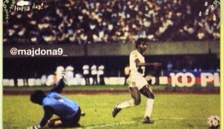haeeman's tweet photo. #الصورة_تغرد 
الاسطورة ماجدعبداللة يسجل الهدف الثاني الاعجازي بمرمى الصين بنهائي كاس امم اسيا1984
مستحيل ننسى ماجدونا http://t.co/50XSkwdBfx