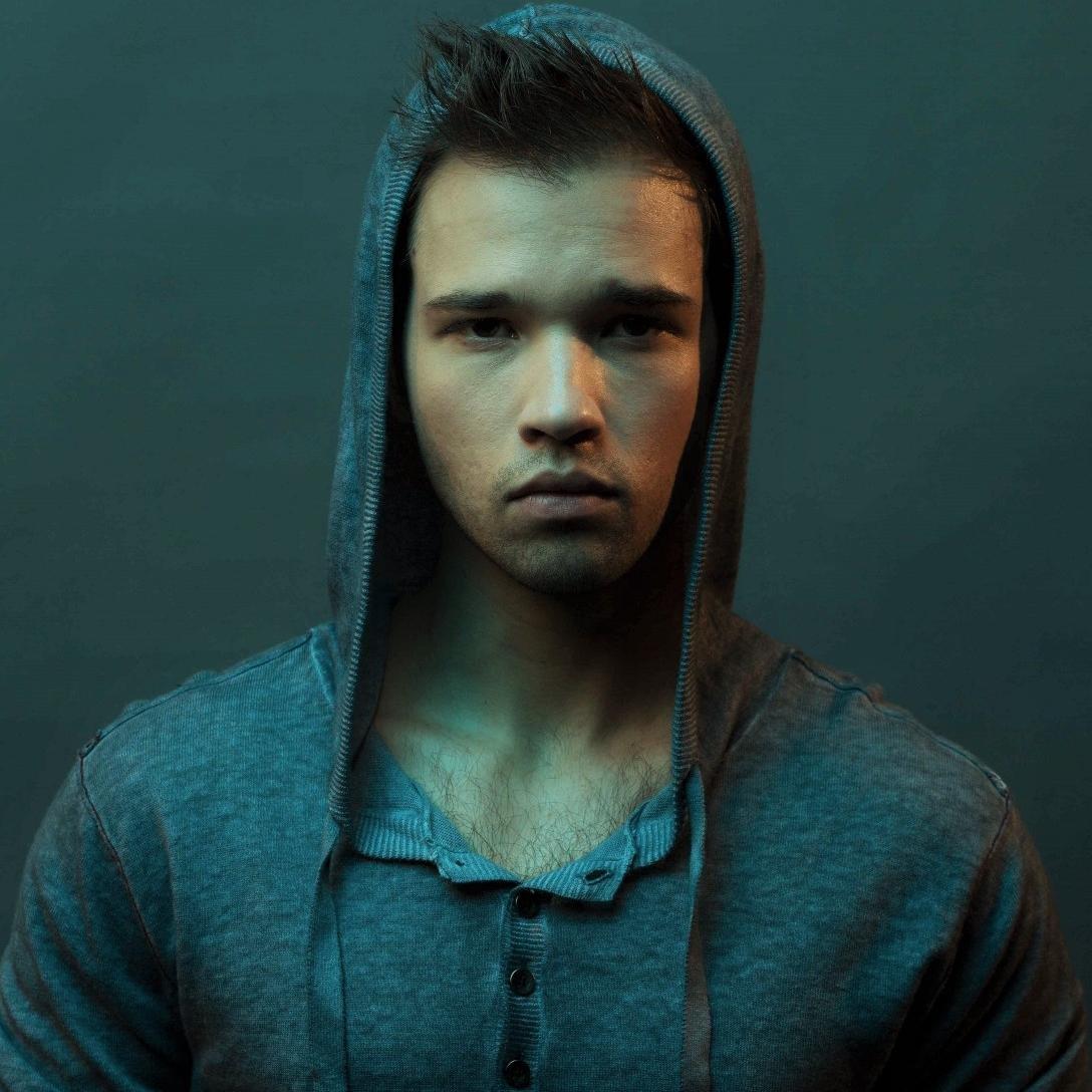 Hoje é Aniversario do ator Nathan Kress, Happy Birthday Nathan. 