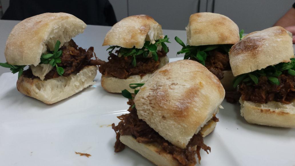Jill_111's tweet photo. Yum....pulled beef with Stilton bone marrow cream.....thanks for a pre-dinner app @gregnoon7. http://t.co/DI5kLGxtmg