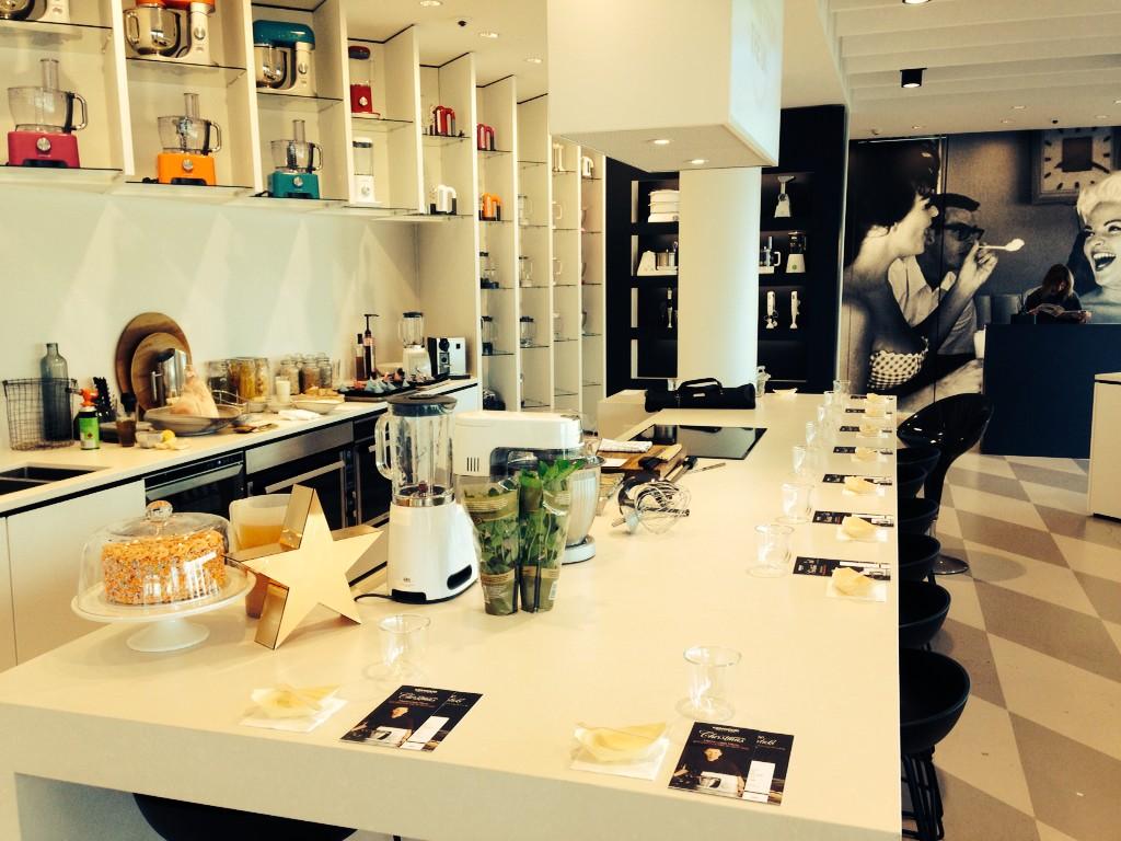 Here we go again... Demo time with Kenwwod <a href="/MasuRestaurant/">Masu Restaurant</a> @madamehanoi #kenwood