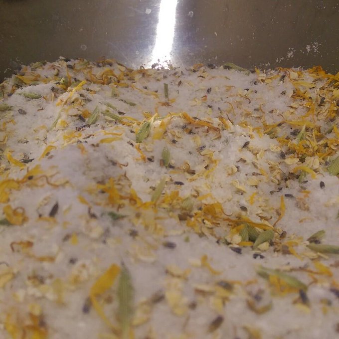 With Merihelen making some delicious holiday stuff, on this lovely day Calm Skin bath... https://t.co/qVKpCf3Pr6<a href="/tag/newprofilepic"class="tags"><span>#newprofilepic</span></a>