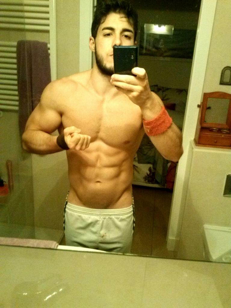 MuscleModels's tweet image. &quot;@migueiniesta199: una derrota solo es el suceso que marca el comienzo de una nueva oportunidad http://t.co/vvEenDeClt&quot;