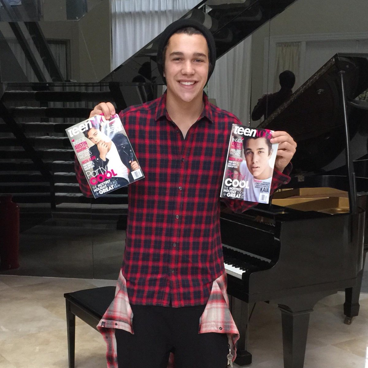 AustinMahone's tweet photo. Actually its 2 covers😜 @TeenVogue !! Get them in early December!! http://t.co/CVKFkNkCRI