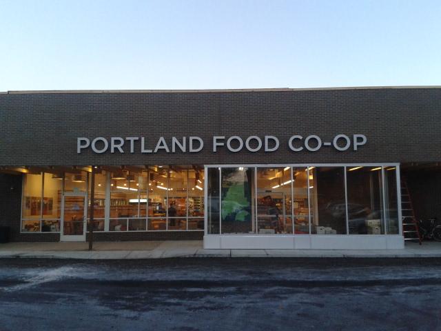 TomGNosal's tweet photo. @portlandcoop  Gotta say, with so much utter crap out there, I am really digging your sign.  Classic. http://t.co/axUd4LI9Pn