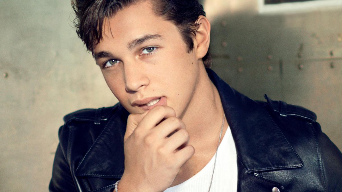 Superstar <a href="/AustinMahone/">Austin Mahone</a> channels James Dean in his debut magazine cover shoot: teenv.ge/1ykBcCg #AustinTVCover