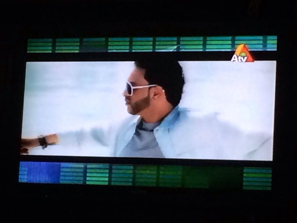 rosemohammed90's tweet photo. At #ATV #Boomonlive #Ranjha promotions #fjmusic @flintjsound @IamMathira http://t.co/w6yiL3Mvho
