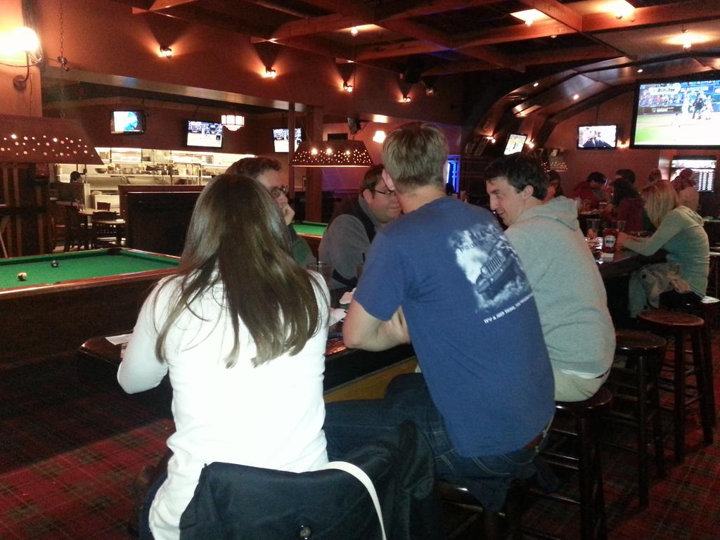 MrBsPub's tweet photo. Live TRIVIA starting at 8 pm tonite. Come  test your knowledge, and while u r here grab some GREAT food and drinks!! http://t.co/CdQ2rBUHYT