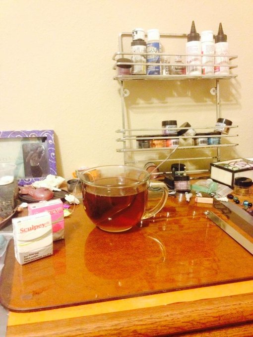 Spending rest of today w this mug of caramel tea in my craft studio http://t.co/kTLK399Qr9