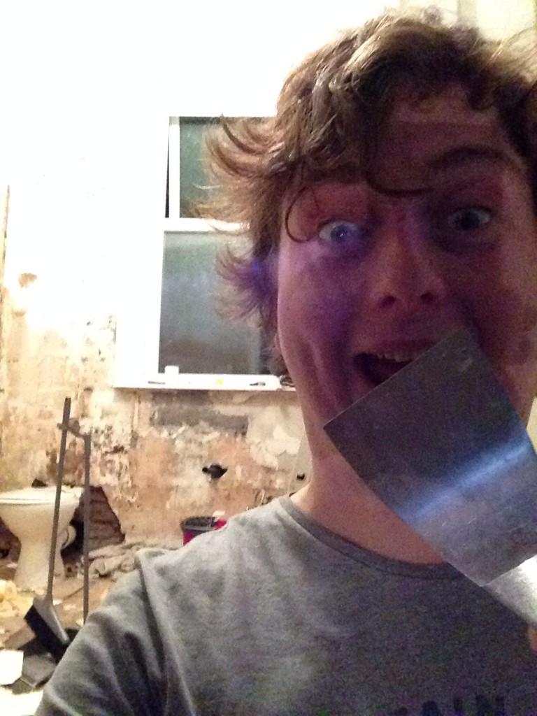MatthewJSmyth's tweet photo. Just me, taking the wall paper out of @m_corrigan's bathroom! I'm super manly me, DIY and all that… #WorkinGay http://t.co/EfMxwnSXBS