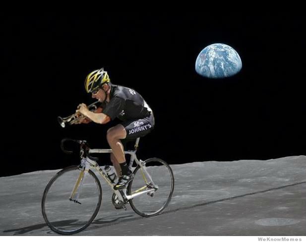 lancemariahuana's tweet photo. Corriendo por la luna tocando la flauta peruana de Colombia capital Bogotá(donde el clembuterol esta tirado de precio http://t.co/SFJSbpVm6O