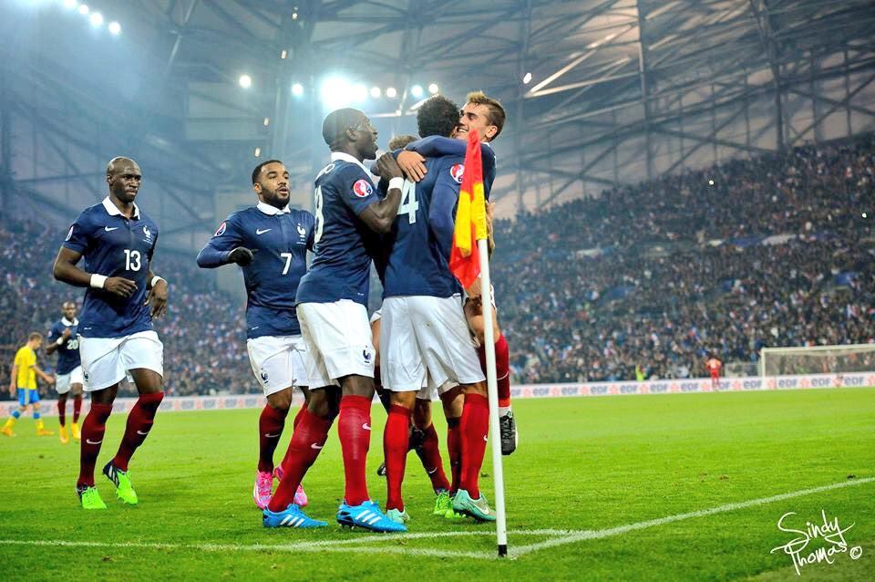 AntoGriezmann's tweet photo. On clôture une grande année avec beaucoup d'emotions! Merci à tous pour votre soutien! 🇫🇷🇫🇷 http://t.co/TEfctUp4TY