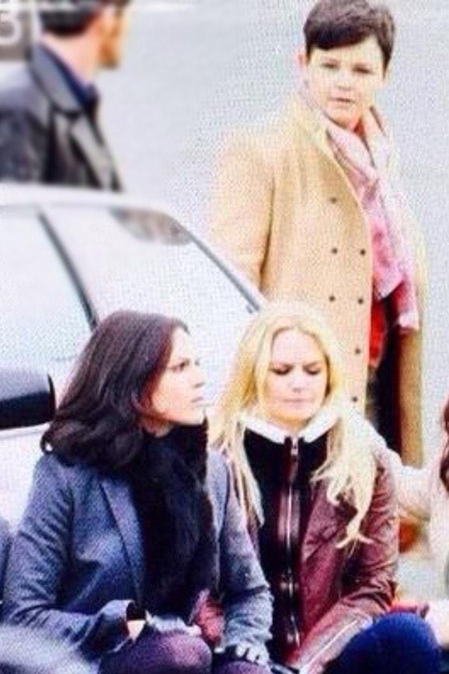 nia967's tweet image. Can we talk about Snow's face and how this isn't even a manip 😁😂