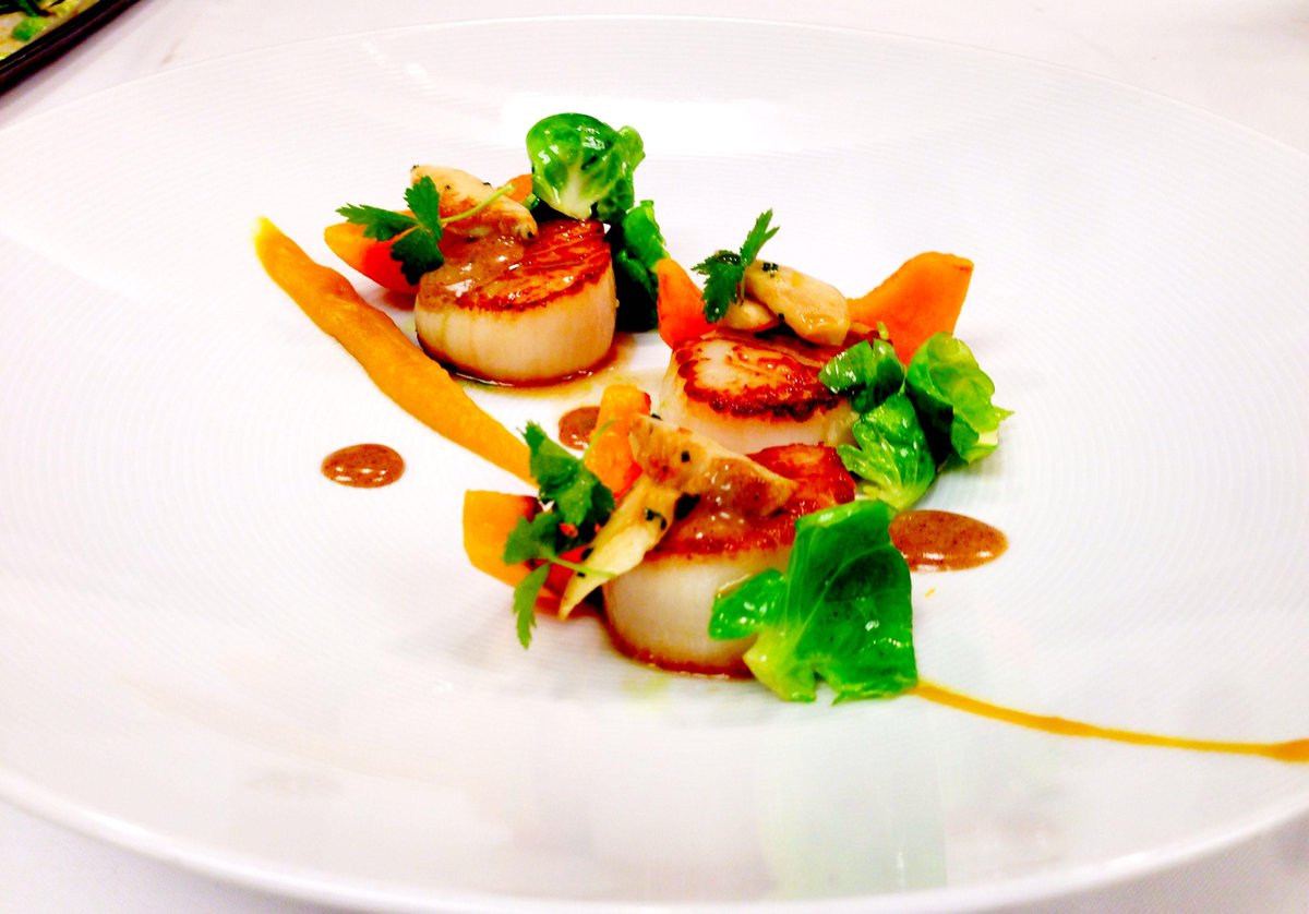 STRIPSTEAKMIA's tweet photo. Brown Butter Miso Scallops, Roasted Pumpkin, Brussel Sprout Leaves and Douglas Fir. #ThisIsFall http://t.co/WKhGdzgTJ1