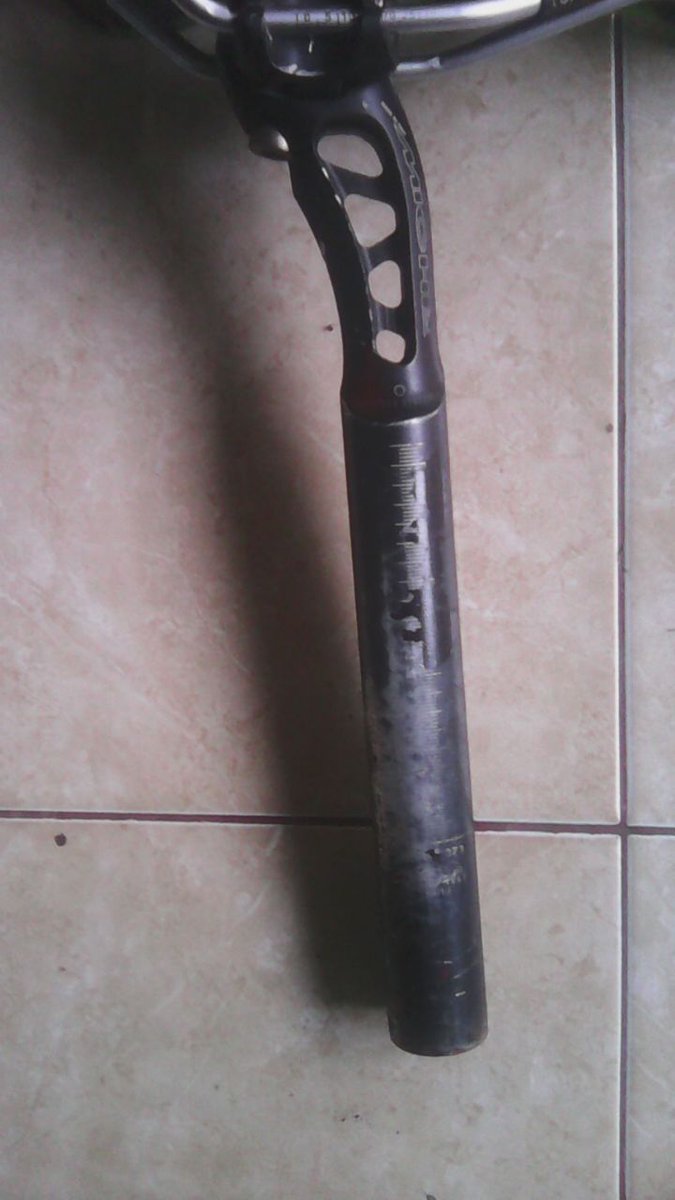 WTS seatpost Miche wrn htam sz 27.2 lecet pmakaian 350 free ongkir BU hub 085799560680 trm ksh #fnfjb #fpjb