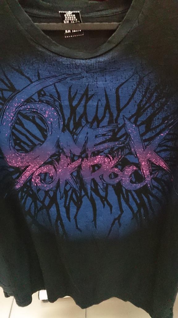 FickriGhafari's tweet image. Apparently one ok rock is on sale. Too bad, they're just like bunkface in Japan. #notintoit