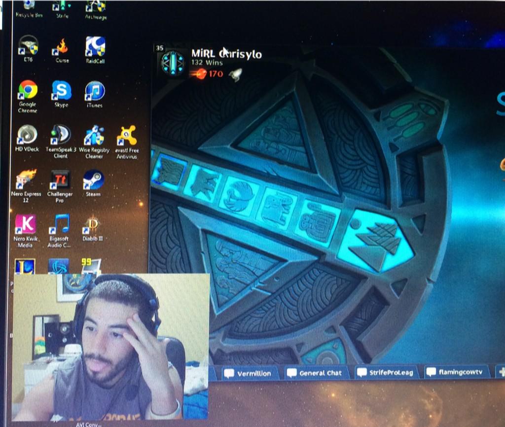 Chrisylo4's tweet photo. Stream is live 🙌 http://t.co/RCzpjUYjXo 
#strife #strifethegame #pcgamer #leagueoflegends http://t.co/ufwHCfO8fN