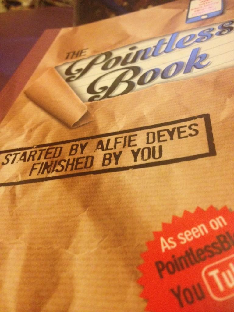 JennaElliott5's tweet photo. Dad came in with this today for me, he knows me so well! #poinlessbook @PointlessBlog http://t.co/2He6PZkdHF