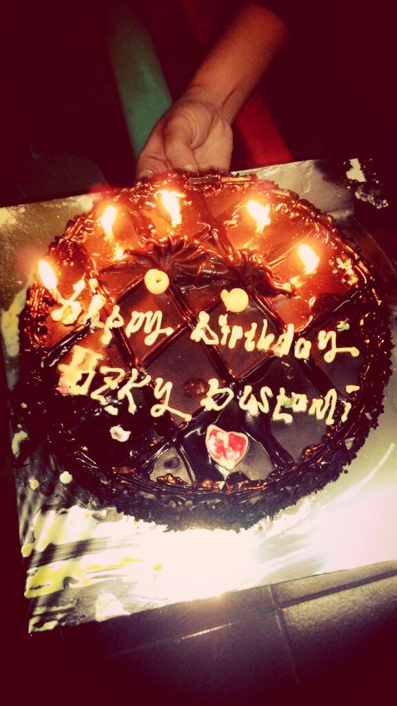 Eka saputri• tweet media