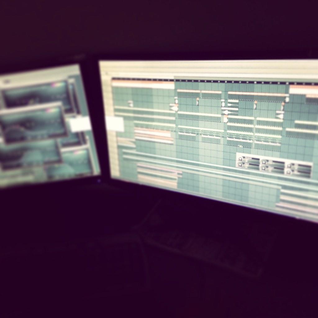 EnvyMatic's tweet photo. Great #studio #session today with Evan! #seattle #edmseattle #edm #music #producer #edmproducer #dj #mix http://t.co/IufWLtLrmR