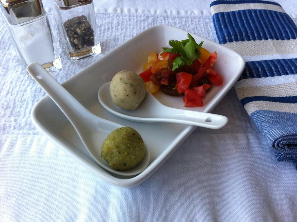 inkcook_com's tweet photo. @mentiraslared #CarloCocinaMV También nos gusta cocinar en familia en http://t.co/OKJgNkOzjv http://t.co/htln2dANfx