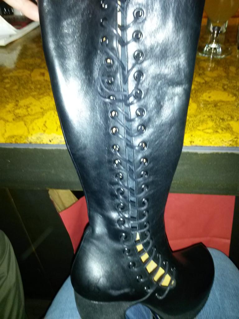 cybershaz's tweet photo. So I went to the #vogsamplesale and the most gorgeous boots are coming home with me. #swoon http://t.co/r5J0m39zm6